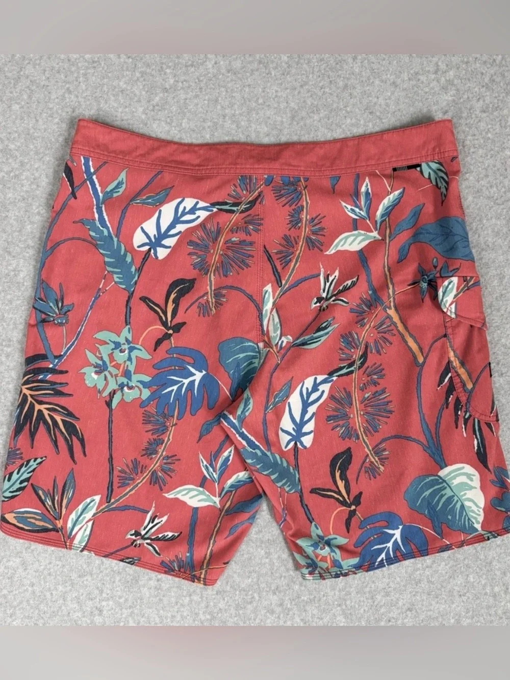 VISSLA Red Coral Floral Men's Swim Board Shorts Swim Trunks Tropical Size 36 - Picture 6 of 14